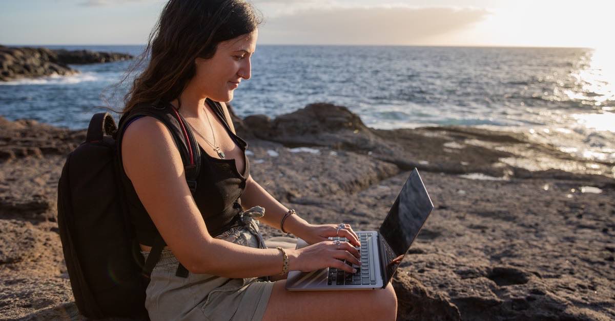 Working While Travelling: Embrace the Digital Nomad Lifestyle